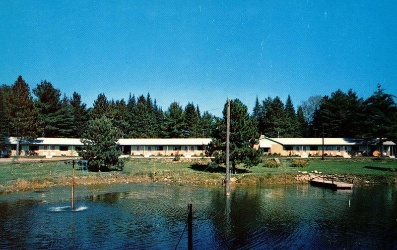 Tri-Terrace Motel - Vintage Postcard